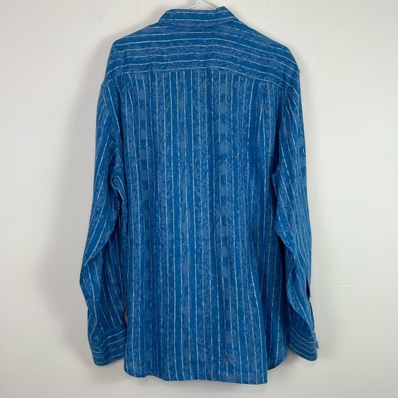 Men’s Tommy Bahama Linen Crab and Lobster Print Buttoned Down Shirt. Size Large. - Picture 8 of 14